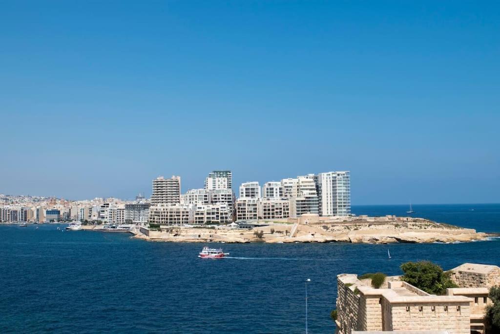 Vallettastay - Harbor View Gem- Sea View 1 Bed Apt Exteriör bild