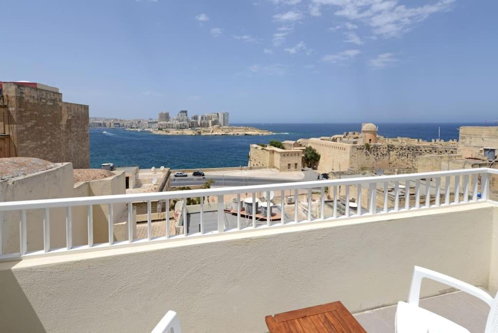 Vallettastay - Harbor View Gem- Sea View 1 Bed Apt Exteriör bild